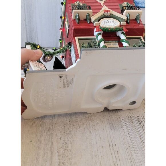 Dept 56 55040 Silver Bells Christmas Shop xmas village accessory - Picture 15 of 15